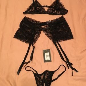 Lot of 4 pieces of lingerie brand new Frederick’s